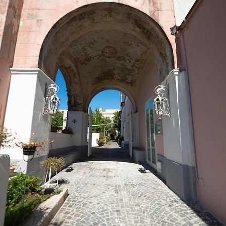 Controvento In Villa Eldorado 普罗奇达 外观 照片